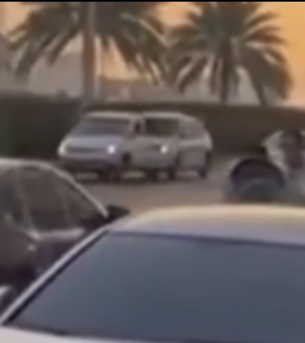 MikeDelaunay's tweet photo. @BGatesIsaPyscho I didn't know that the cars in Bahrain merged together https://t.co/MjdMMQqENh