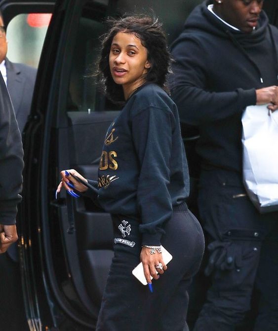 Blonddieee_'s tweet photo. Cardi B without makeup https://t.co/G2hykvXraF