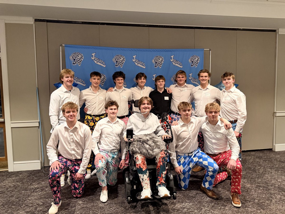 cgrochow's tweet photo. Wrapped up an amazing senior hockey season last night.  Such a great group of boys.  Proud of you @grochow_gavin!! https://t.co/spmLCtblJA
