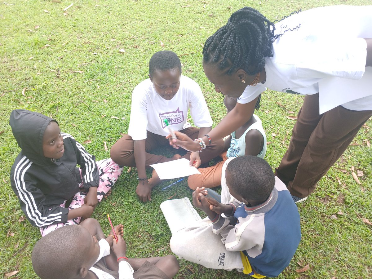 nyathipiny's tweet photo. On 28th February, Nyathi Piny Initiative engaged 15 children &amp; 5 community representatives in a meaningful session on moral values such as love, respect, kindness. Together, we also planted 15 pawpaw seedlings 🌱, we are focused on restoring dignity to humanity and nature. ❤️🌍 https://t.co/IGeiyJPMxS