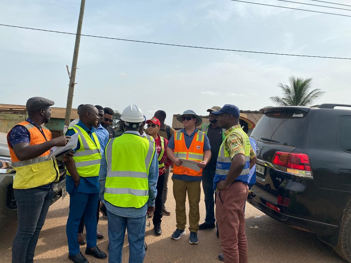 Kiss_Mequikk's tweet photo. Very solid engagement today on Agona Nkwanta to Dixcove Road with Hon. Mavis Kuukua Bissue, MP and Justmoh Construction 🚧. Thank you President John Dramani Mahama. Ahanta West is grateful.
#TheNewAhanta
#United4Progress https://t.co/599jjQLcg0