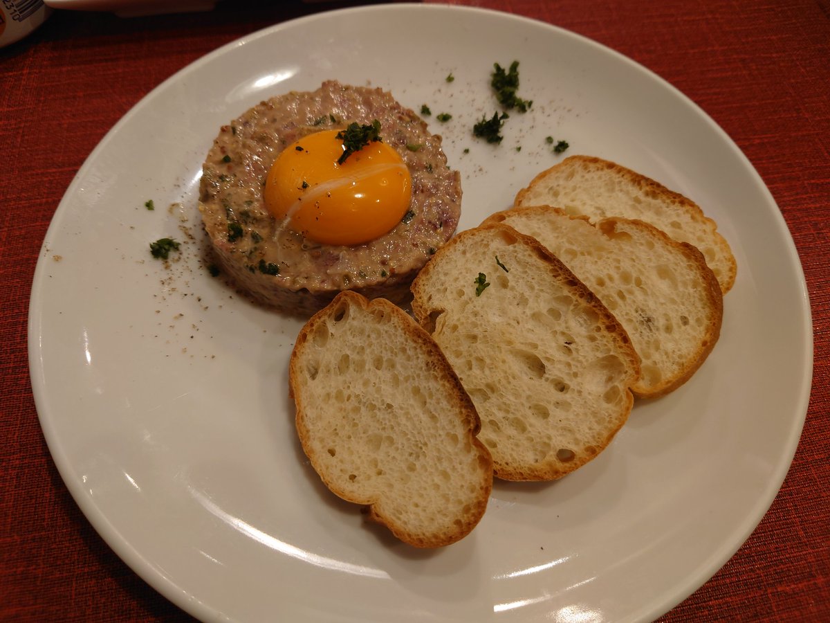 trip_PINA's tweet photo. 少し前に、マタギ東京に行ってきました。
人生初ジビエで熊と鹿を食べました。
鹿のステーキが柔らかく美味しかった！
いい経験になりました!🍖
そして、ゴールデンカムイの物がたくさん飾ってあったのですが、未履修で、申し訳ないです。
＃マタギ東京 https://t.co/LEgkMkZK49