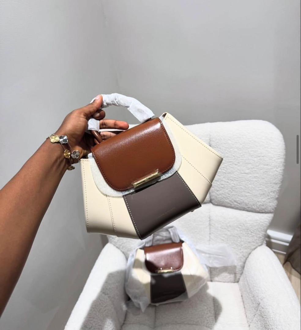 Tbillion40's tweet photo. Cute bag 🥰🥰

N39,000

WhatsApp: https://t.co/i7jr4GPgPu

Kindly check our photos for more lovely items 🥰🥰 https://t.co/bCsScYqyxp