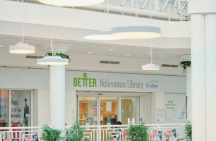 HalesowenWMP's tweet photo. Today officers attended a Cuppa with A Copper at Halesowen library, it was lovely to speak to some of the local residents! #supportingthecommunity https://t.co/ct48TAtR6m