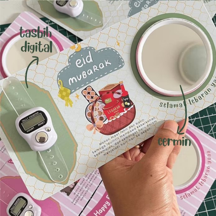 _sweetgirls30's tweet photo. Tasbih digital + cermin dalam 1 packaging gemes buat lebaran 💓🤩

Praktis, aesthetic dan pastinya kepake! BIASANYA YANG LUCU GINI CEPET SOLD OUT 👀, nih aku kasih linknya
https://t.co/ufZ0HbCS7F https://t.co/Y4WbuTY00Q