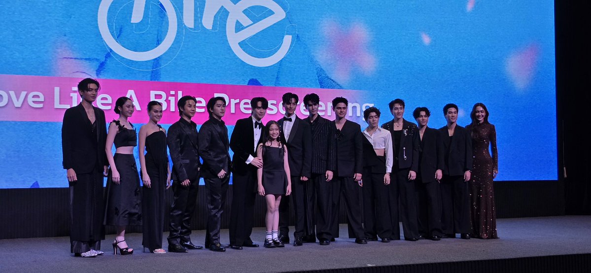 ร่วมงานเปิดตัวซีรี่ส์ "ปั่นไปให้ถึงรัก"
Love Like a Bike Ep.1
และต่อด้วยรับชมซีรีส์ผ่านหน้าจอพร้อมกัน ช่อง 3 และ Uncut Netflix
ออนแอร์ 02/03/69 
🎉🎉🎉😇😇😇
#LoveLikeABikeEP1
#LoveLikeABike 
#ปั่นไปให้ถึงรัก
#SclassEntertainment