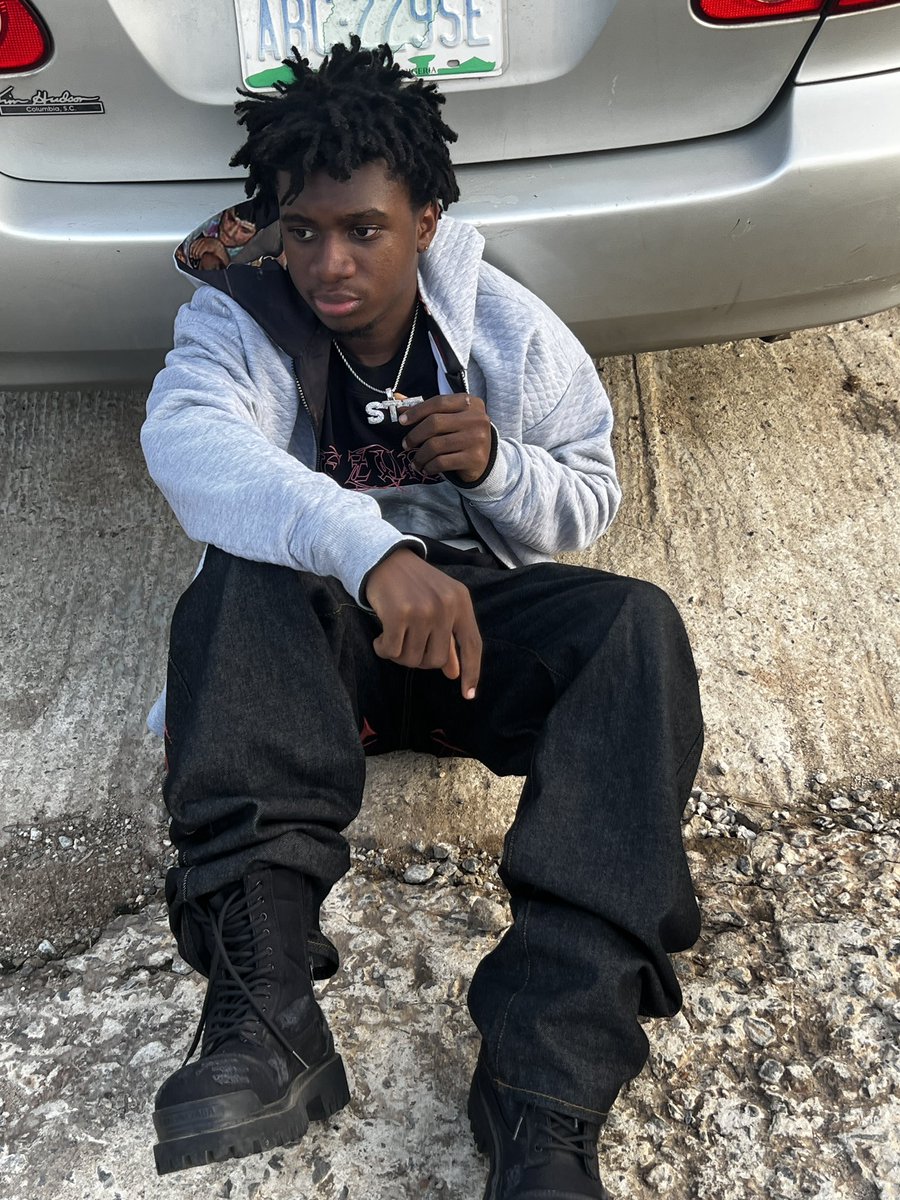 deanblunt tweet media