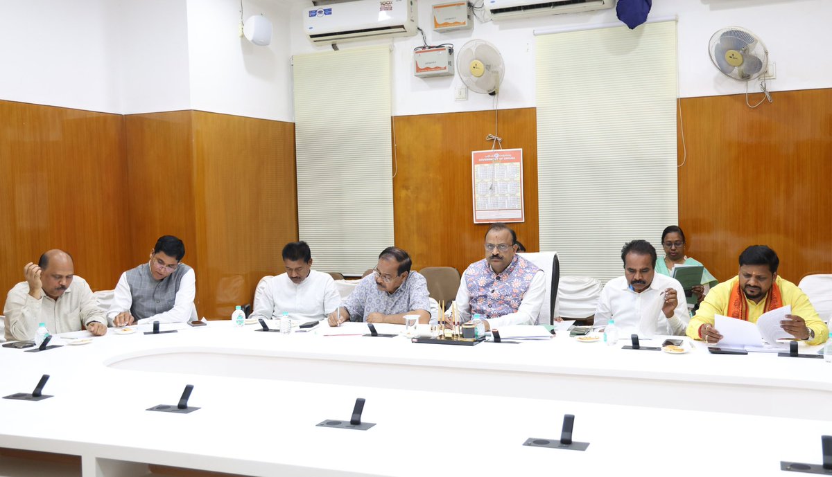 ashwiniksarangi's tweet photo. ଭୁବନେଶ୍ୱରରେ ଜଳସମ୍ପଦ ବିଭାଗ, କୃଷି ଓ କୃଷକ ସଶକ୍ତିକରଣ ବିଭାଗ ଏବଂ ମତ୍ସ୍ୟ ଓ ପଶୁସମ୍ପଦ ବିକାଶ ବିଭାଗର ସ୍ଥାୟୀ ସମିତି ବୈଠକରେ ଅଧ୍ୟକ୍ଷତା କଲି। ଉକ୍ତ ବୈଠକରେ ସମସ୍ତ ବିଭାଗର ଅଧିକାରୀମାନେ ଉପସ୍ଥିତ ଥିଲେ।

#StandingCommittee #WaterResources
#Agriculture #FarmersEmpowerment
#Fisheries #AnimalResources #Odisha https://t.co/jjb8Tw0sXi