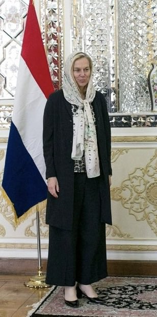 Kijk eens...ook D66....op bezoek bij de Iraanse dictators..ook leuk om  rond te laten gaan zo vaak voor de verkiezingen.