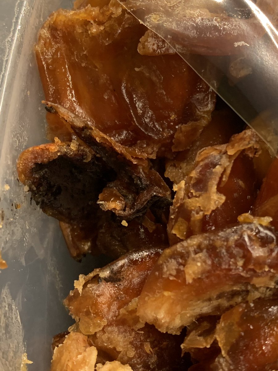 SanjayKalse3's tweet photo. @bigbasket_com , shame on you as you are spoiling Tata name and brand ! Ordered these dates from you at Aundh Pune and after opening the box I got the dates with fungus! Thank god I checked before giving to my grand son. Black fungus , third class experience, order ID 20260226 https://t.co/nbjB04Fhjf