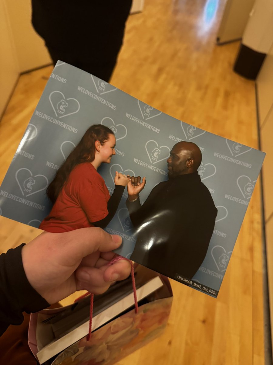 oneilswifey's tweet photo. See you next year🤍
Thank you for coming🤍
@RichardTJones_5 🤍
#germanrookiecon #richardtjones https://t.co/RlPawrKm1i