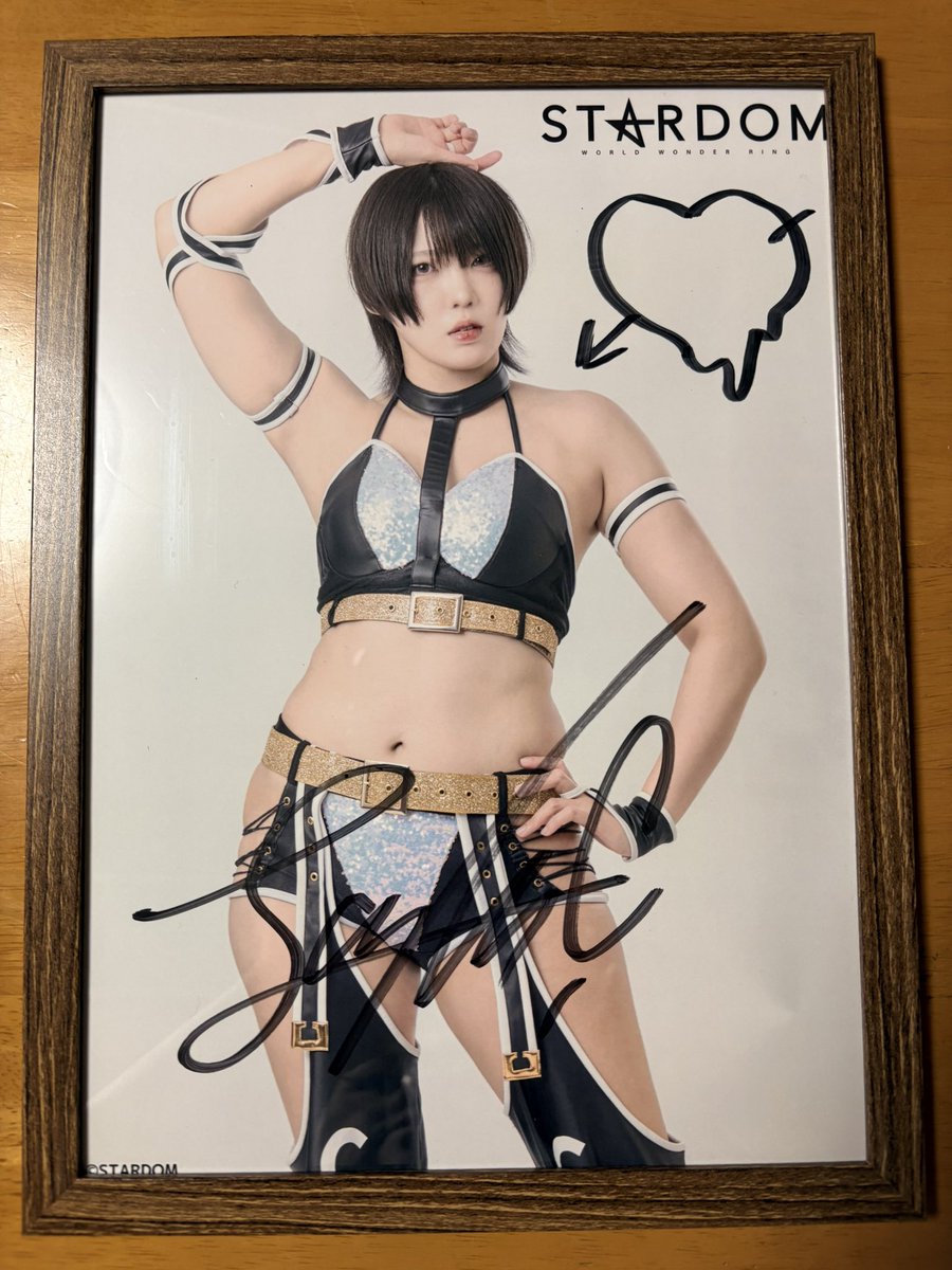 hannamabeef's tweet image. 昨日の戦利品🌟
額に入れなきゃ気が済まない🐸

#STARDOM
#AZM #レディ・C
#星来芽依 #玖麗さやか 選手