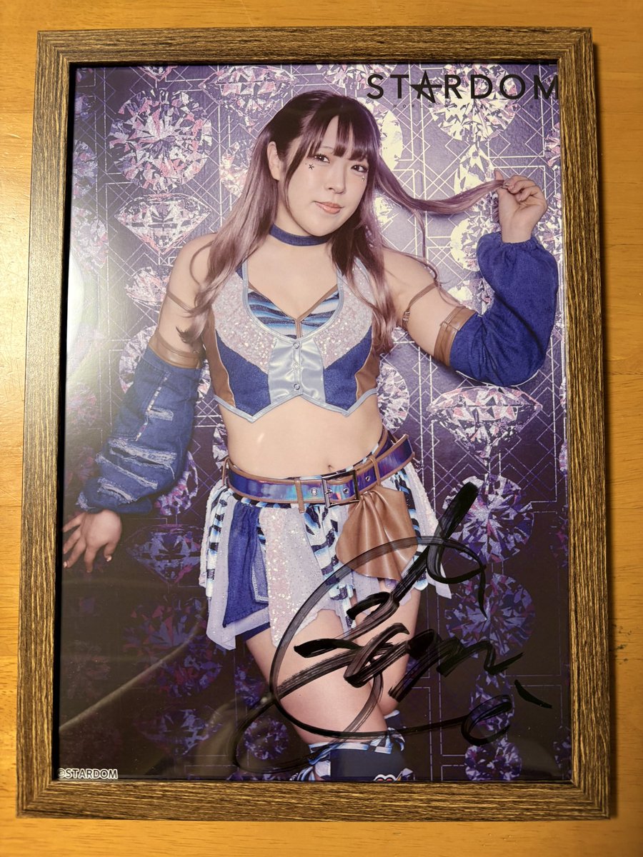 hannamabeef's tweet image. 昨日の戦利品🌟
額に入れなきゃ気が済まない🐸

#STARDOM
#AZM #レディ・C
#星来芽依 #玖麗さやか 選手