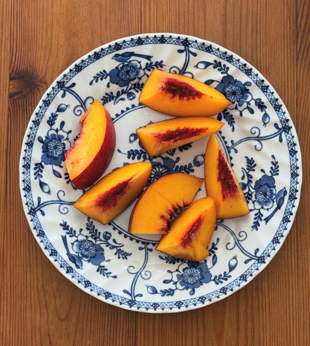 lavenderderya's tweet photo. fruit bowls https://t.co/gCjOW8rQt0
