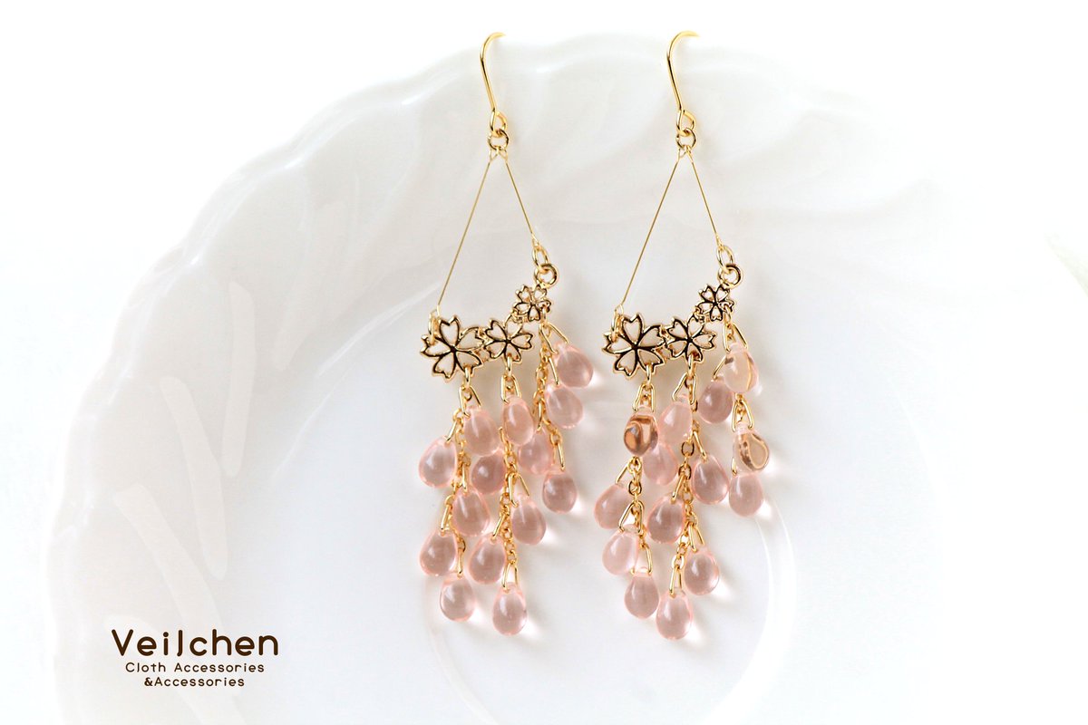 今日の新作は、透明感のある作品です🎵 淡いピンクドロップがしゃら