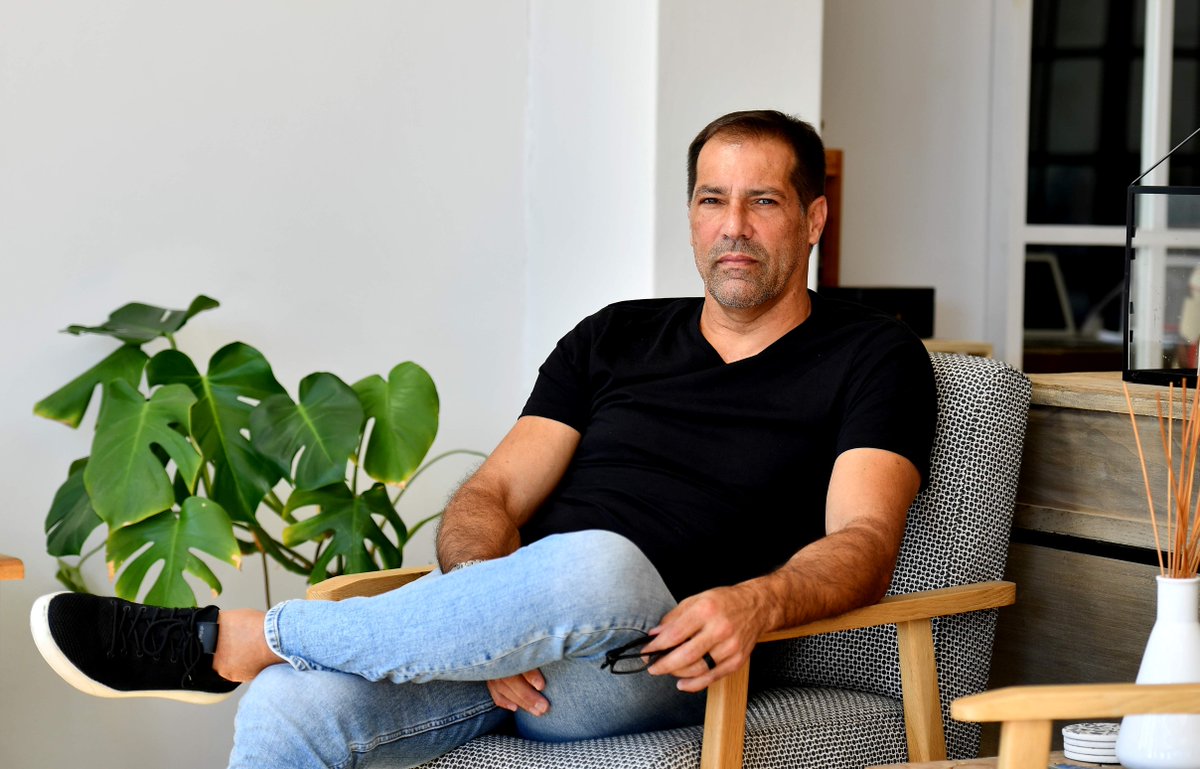 Roger De Sa questions agent culture in SA football🗣️

"I believed I was capable of managing my contract negotiations independently. I encountered no issues with my contracts at any of the clubs I served."

Read more➡️ ow.ly/tf8h50YnSgT