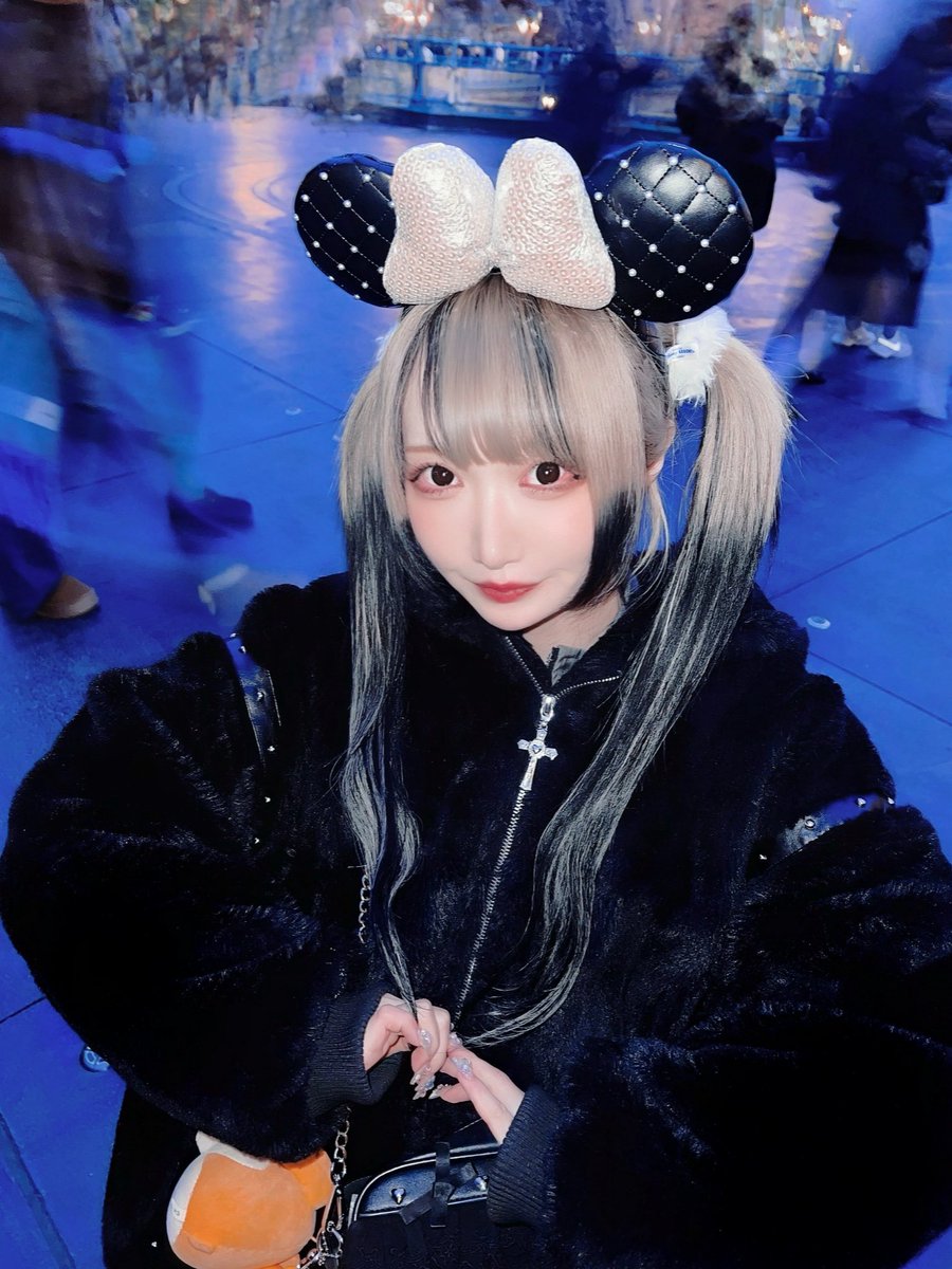 BotanKamimaru's tweet photo. 好きな娘とﾃﾞｨｽﾞﾆいきました✌🏻ᴖ ̫ᴖ✌🏻💕ｽｺｽｺ https://t.co/WXIaLPGVtE