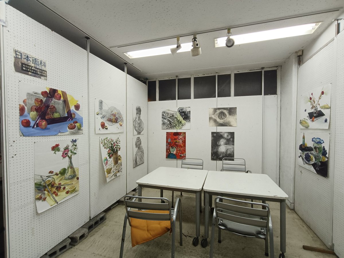 tachibi_nihonga's tweet photo. 一階ラウンジにて、日本画の作品を数点展示しております。
ご見学で来校された際は、ぜひご覧ください。 https://t.co/VFT2I72HvE