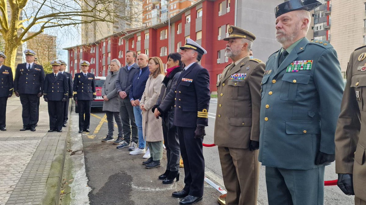 Armada_esp's tweet image. 📅Ayer rendimos homenaje a la memoria del  TN Aureliano Rodríguez Arenas, asesinado en #Guipúzcoa el 1 de marzo de 1990.

🕊️Su memoria sigue viva en el honor, el #servicio y el compromiso de quienes no olvidamos. 

Descanse en paz.

#SomosLaArmada