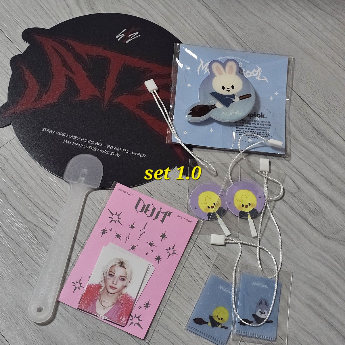 mjmnmm's tweet photo. 스트레이키즈 StrayKids SKZ 
스키주 skzoo 매직스쿨 팝업 팬미팅
그립톡 특전 역조공 부채 양도

Dm⭕️

방찬 리노 창빈 현진 한지성 필릭스
승민 아이엔 포카 bangchan
leeknow changbin
hyunjin han felix seungmin i.n
스키즈 포카 양도 pc poca sell
#ตลาดนัดstraykids 
wts 두잇 증명사진 https://t.co/WpmTWYmGX4