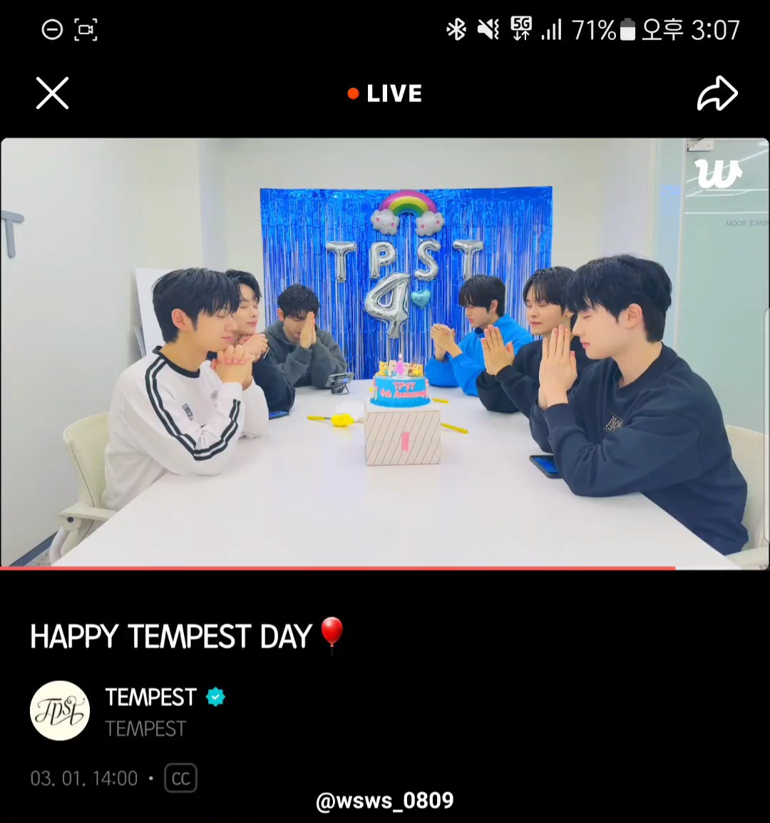 wsws_0809's tweet photo. #TPST_4th_Anniversary 
#4nniversary_with_iE #TEMPEST 

사랑하는 템페스트의 4주년을 축하합니다🥳🥳 제가 고른 젤좋은 활동 TOP 쓰리는~~~~ 두구두구두구 바로바로!!

TOP 3. Can't stop shining✨️
저에게 있어 캔스샤가 가진 가장 큰 의미는 바로 첫 컴백이라는 건데요 당시에 컴백이 조금 미뤄졌던터라 다들 많이 기다리고 있던 상황에 한줄기 빛처럼 내려온 캔스샤의 축복을 잊지 못합니다.. 첫컴백, 첫청량, 첫쇼케, 첫공방 등등 여러모로 처음 하는게 많았어서 더 기억에 남아요 컨셉 노래 안무 응원법까지 다 너무 완벽했던 캔스샤.. 3위로 고른 이유는 의상이 살짝 아쉬워서..ㅎㅎ 그래도 캔스샤는 완전 1.0 템페스트!! 근본곡!!

TOP 2. 언프리즈🧊
저는 3월만 되면 언프리즈통이 와서 몸이 아파요.. 그만큼 너무너무 아랑하는 곡ㅠ 언프리즈도 첫시도가 많았던 앨범인데요 처음으로 멤버 전원 흑발을 하고 처음으로 사랑에 대해 노래했던 앨범이었죠! 생각해보니 템페스트는 정말 언프리즈 이전까지 본격 사랑노래를 해본 적은 없었어요 대부분 자아성장과 팬송 정도? 근데 처음 보여준 사랑노래인 언프리즈가 너무너무 좋아서 언프리즈 생각만 하면 눈에서 하트가 나와요.. 특히 뮤비도 너무 좋았는데 뮤비 스토리도 좋고 색감도 예쁘고 멤버들이 다들 너무 청순하고 예쁘게 나와서 제가 제일 좋아하는 뮤비 1위라네요😍😍

TOP 1. LIGHTHOUSE ⛵️
언프리즈가 2위인 이유.. 라하가 압도적 1위였기 때문이죠.. 아무래도 라하는 템페스트의 근본. 10.0 템페스트이기 때문에.. 아직도 엠카컴백 사녹하던 그 순간을 잊을수가 없어요 어떻게 이런 노래를 들고왔지..? 하면서 봤던.. 노래가 처음부터 끝까지 모든 순간이 킬링파트고 막 좋아 미치겠고.. 라이트하우스라는 곡이 템페스트 노래라서 너무 행복해요 그리고 또 라하 활동이 좋았던 이유는 보고싶었던 컨텐츠에 많이많이 나갔어서! 아이돌 인간극장, 동방으로 따라와 등등 재밌는 컨텐츠가 많아서 너무 좋았어요 라디오 스케줄도 많았고ㅠㅠ 제 스트리밍 어플에서 가장 많이 들은곡 1위가 라이트하우스라는 사실.. 들을때마다 마음속으로 (띵띵띵띵) 라잇하우스!!! 을 외친다는 사실.. 등대여시가 되..

4주년 이벤트에 참여하면서, 또 오늘 한 4주년 라이브를 보면서 템페스트의 4년에 대해 쭉 생각해보는 시간을 가졌는데요 새삼 우리 템페스트 정말 알차게 살았구나 하는 생각이 들었슴다.. 긴 공백도 없었고 꾸준히 앨범 활동과 공연을 이어오며 iE들에게 행복을 선물해줘서 고마워요♡♡ 앞으로도 함께하자 울 템빵♡♡ 사랑해