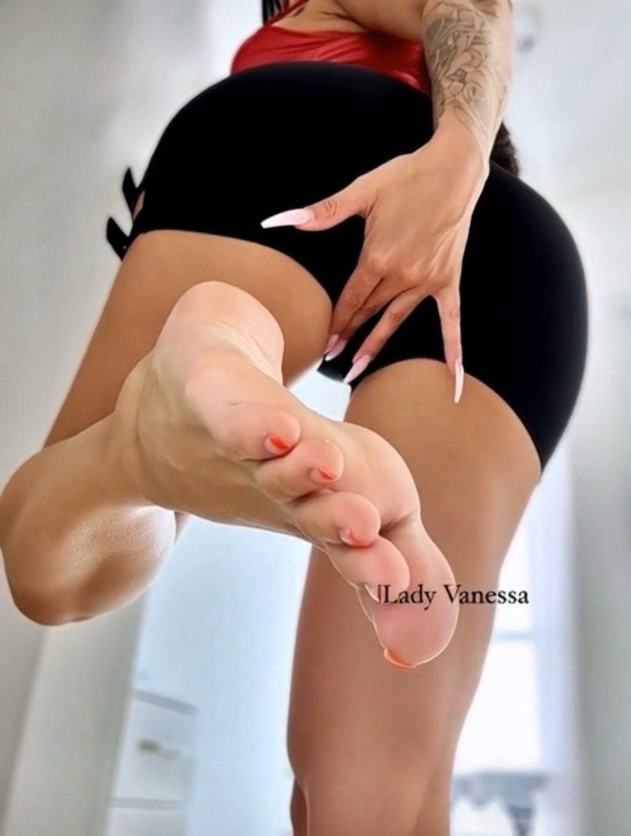 Für die einen ist es die Aussicht, für die anderen einfach nur die Tatsache einen schönen Fuß zu sehen!  💥

Für eins von beiden wirst du mit Sicherheit tief in die Tasche greifen.