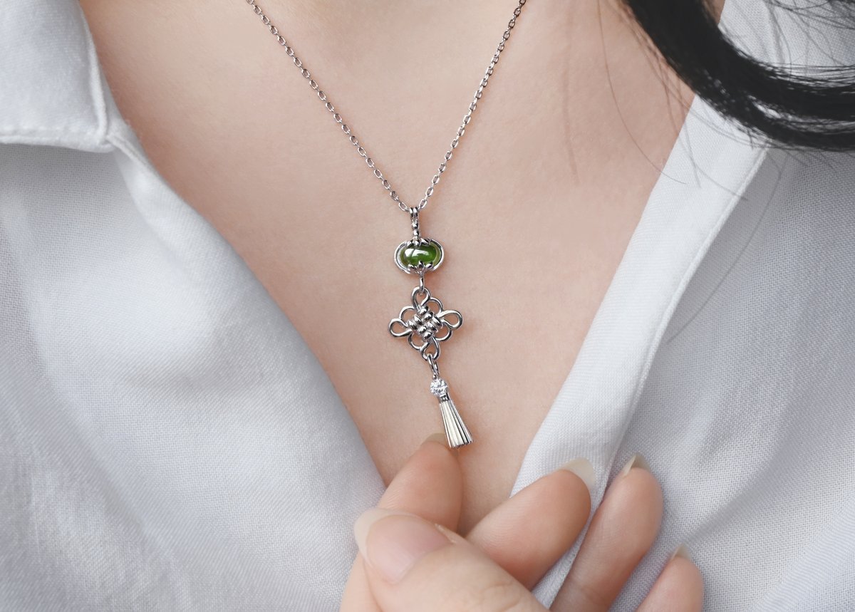 #rt이벤트 #팔로우이벤트 #송구힙신
RT + 팔로우 추첨 한분께 원하시는 목걸이 선물로 드려요!🎁🎁

✨일상 속 우리의 아름다움, [노리개 목걸이]✨
텀블벅에 공개예정으로 업로드 됐어요!

airbridge.tumblbug.com/fe3q90

소중한 우리의 아름다움이 담긴 송구힙신 기획전 노리개 목걸이 구경하세요!😊😊