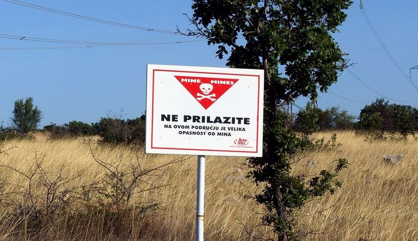 Jeff21461's tweet photo. 🇭🇷 As of the 1st of March 2026, Croatia declared itself to be "land mine free" after a 30-year-long cleanup operation that saw the removal of 107.000 land mines and 470.000 pieces of unexploded ordnance.

https://t.co/Ln0rAH8P31 https://t.co/pnsfMPuk1s