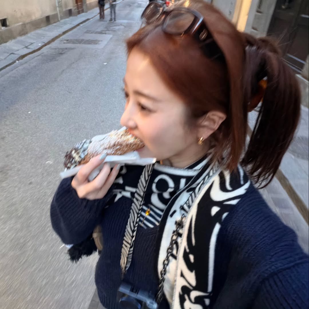 yunjin wasn’t kidding about her italian era.. i’m so happy she got to explore more than just milan 🥹

HUH YUNJIN at FENDI MFW
#YUNJINxFENDI
#YUNJINxFendiFW26
#HUHYUNJIN #FendiFW26 #FENDI