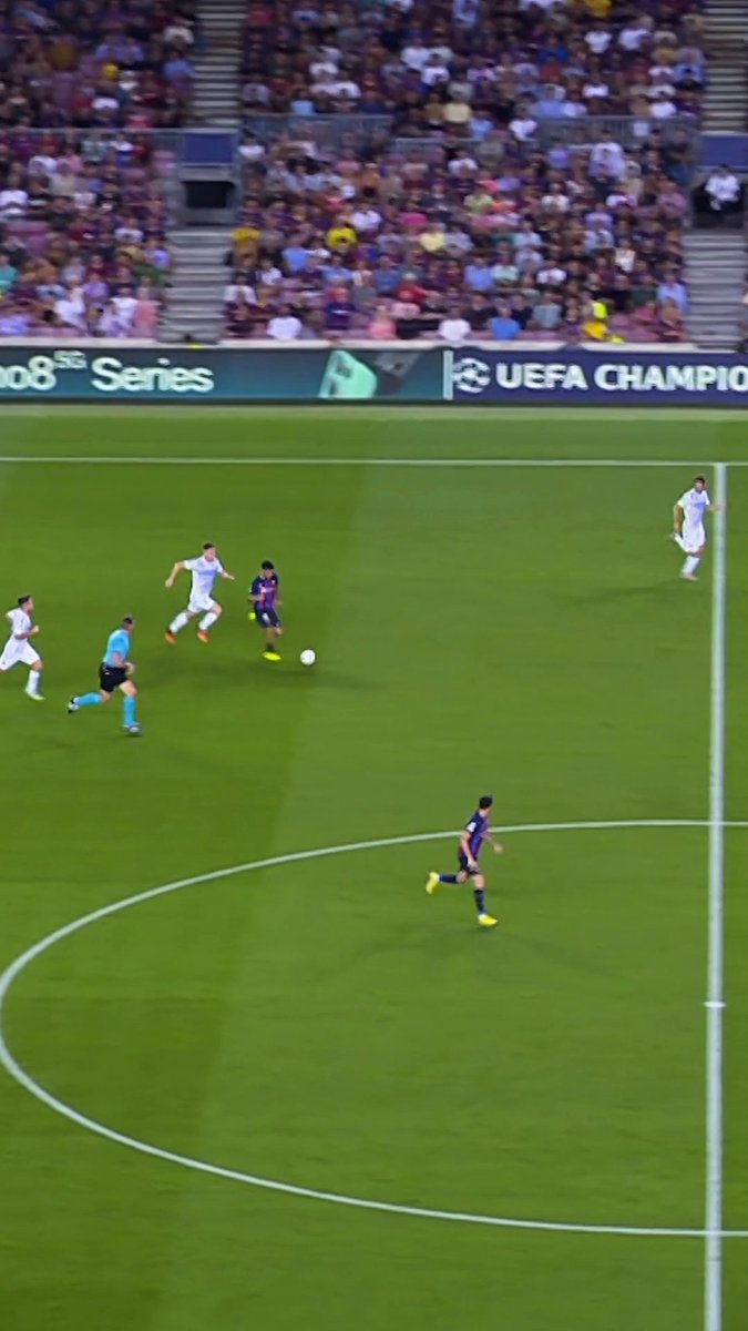 بيدري.. عندما تتحول كرة القدم إلى لوحة فنية 