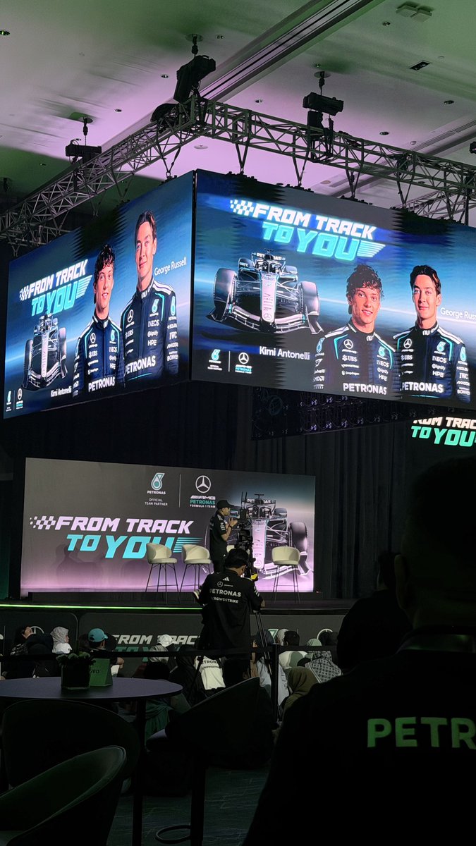 seungmoeyes's tweet photo. 260302 From Track To You Petronas fancam thread
#fromtracktoyou #kimiantonelli #AKA12 #georgerussell #GR63 https://t.co/901TH6Wd3j