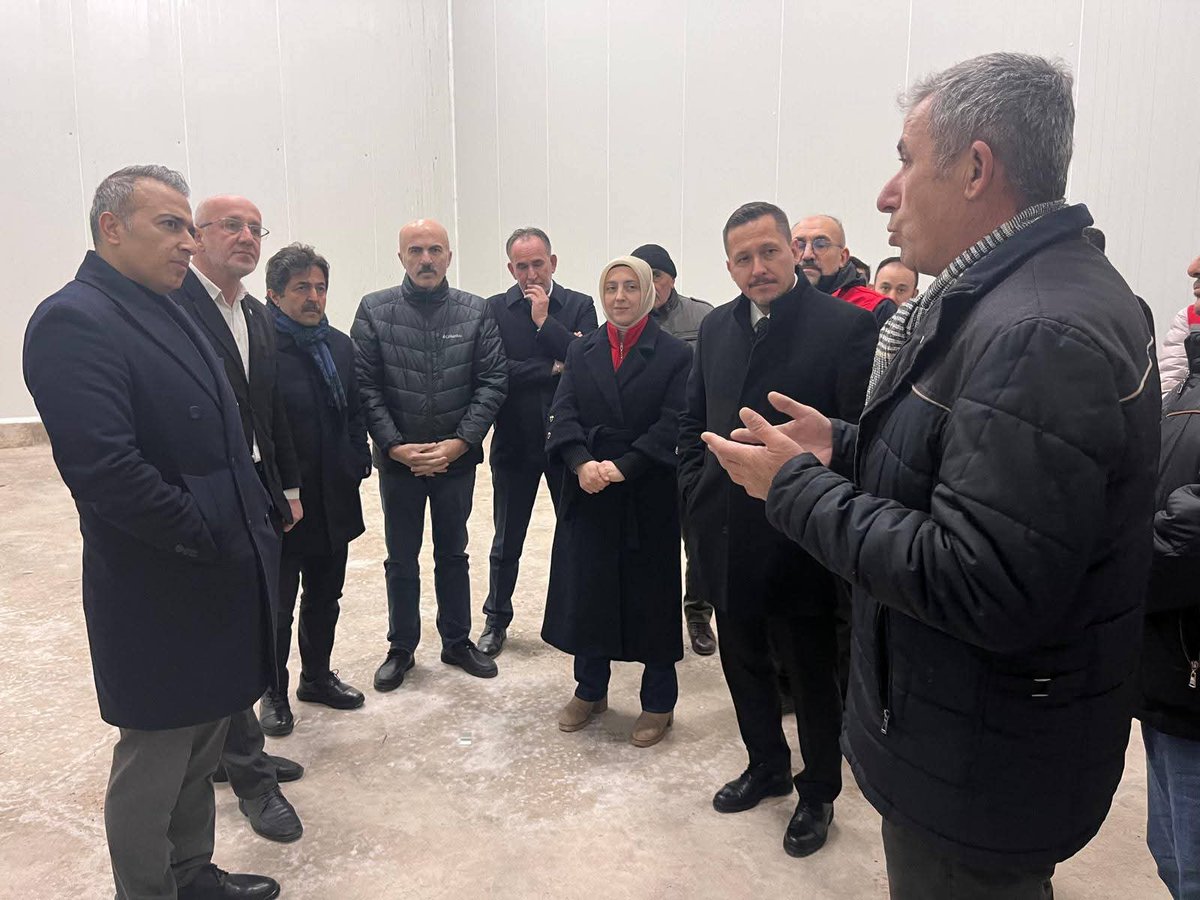 AK Parti Karaman İl Başkanlığı olarak;

İl Başkanımız Av. Murat Öztürk ile birlikte, yapım aşaması devam eden Türkiye’nin ilk “Elma Borsası” projesinde üretim parçalarının bir kısmının sahaya ulaştığını yerinde inceledik.
Karaman’ımıza hayırlı olsun