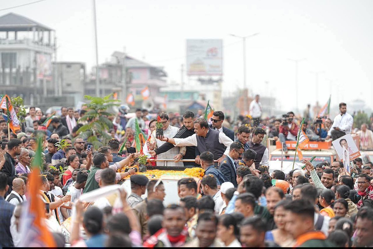 pallablochandas's tweet photo. Seeking the blessings of the people on Day 3 of the Jana Ashirwad Yatra…
Overwhelmed and deeply inspired by the immense love and blessings from the people. Your support strengthens our resolve to serve with greater dedication and commitment. @himantabiswa @DilipSaikia4Bjp @PandaJay
@blsanthosh #JanaAshirwad
📍 Gohpur