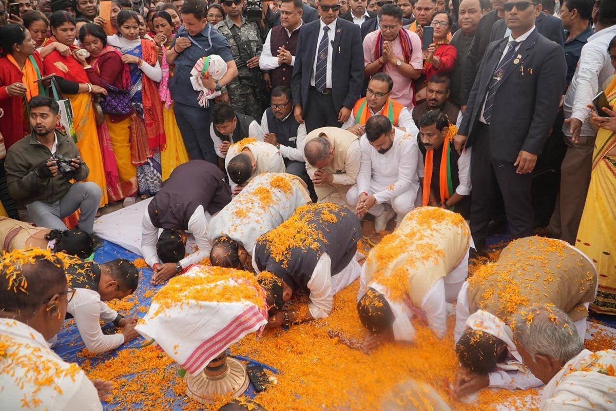 pallablochandas's tweet photo. Seeking the blessings of the people on Day 3 of the Jana Ashirwad Yatra…
Overwhelmed and deeply inspired by the immense love and blessings from the people. Your support strengthens our resolve to serve with greater dedication and commitment. @himantabiswa @DilipSaikia4Bjp @PandaJay
@blsanthosh #JanaAshirwad
📍 Gohpur