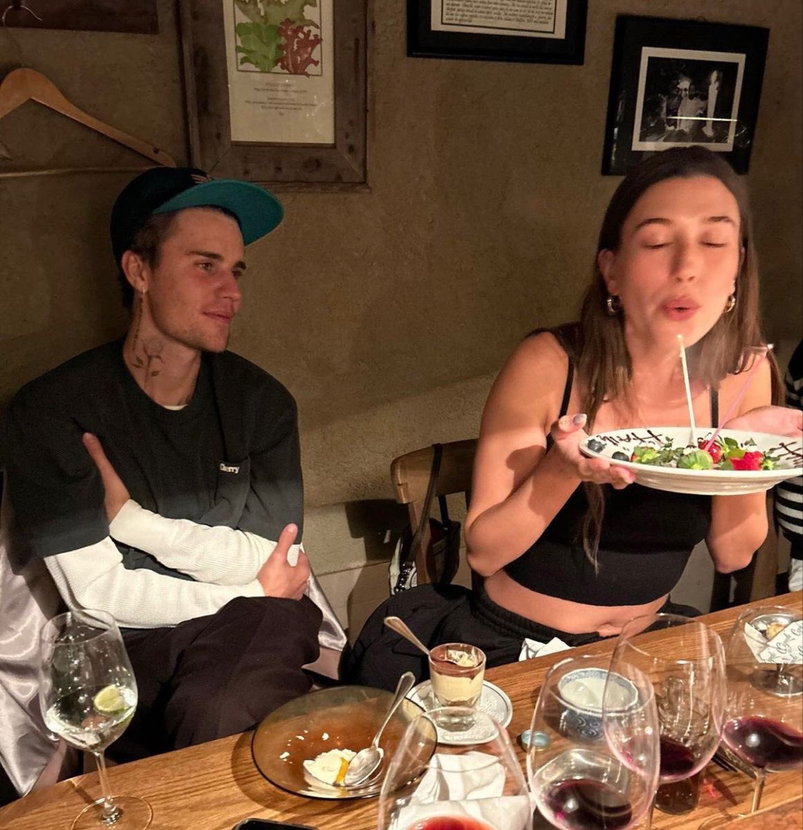 THEY WENT TO THE SAME PLACE THEY WENT TO FOR HAILEY'S 26TH BDAY AND RECREATED THIS PIC !!! my heart can’t handle this 😭