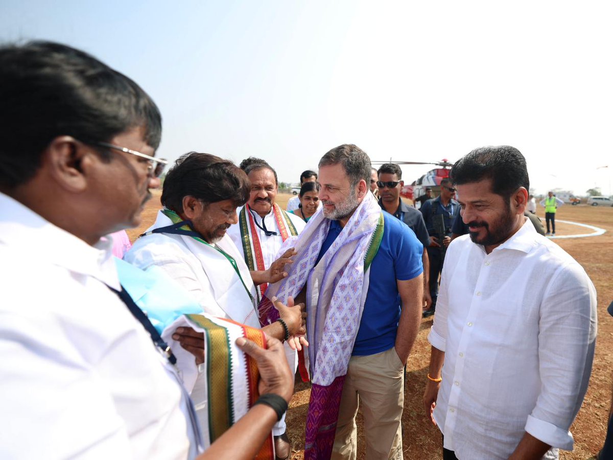 airnews_hyd's tweet image. వికారాబాద్ అనంతగిరిలో ఏపీ, తెలంగాణ డీసీసీ అధ్యక్షుల శిక్షణా తరగతుల ముగింపు కార్యక్రమంలో కాంగ్రెస్ అగ్రనేత @RahulGandhi పాల్గొన్నారు. పార్టీ బలోపేతం, భవిష్యత్ కార్యాచరణపై ఇరు రాష్ట్రాల నాయకులకు దిశానిర్దేశం చేశారు.
#RahulGandhi #RevanthReddy #Vikarabad #CongressTrainingCamp
