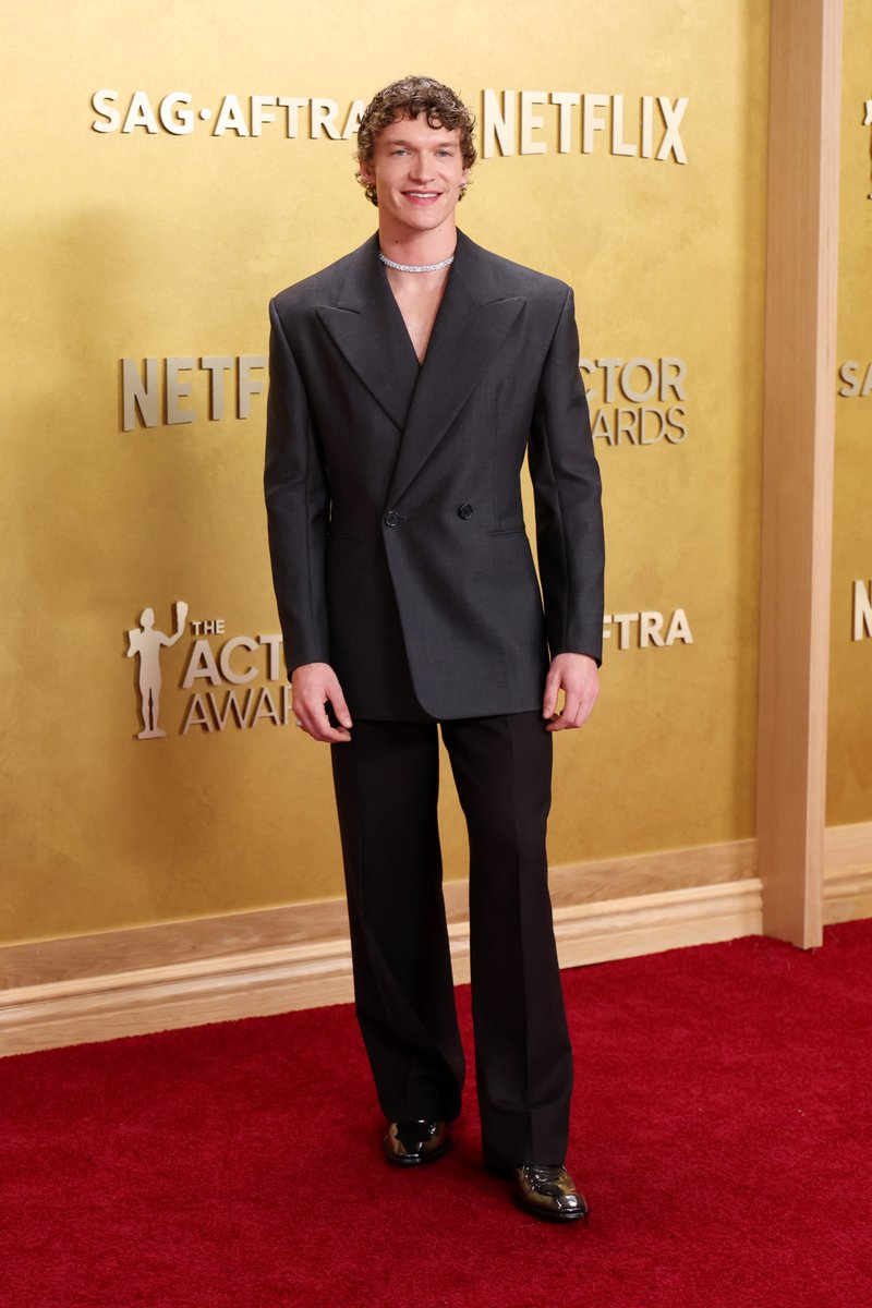 HELLOmagIndia's tweet image. Our picks for the #bestdressed #celebrities lighting up the 2026 #ActorAwards #redcarpet. Read more: shorturl.at/AZ4Ch #HELLOIndia #HELLOMagazine @theactorawards @mindykaling