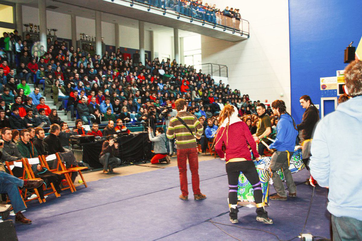 Gaur, duela 13 urte, ehunka gaztek herri honek eta orduko testuinguruak eskatzen zuten gazte antolakundea sortzeko urratsa eman zuten. Milaka izan dira Ernairen  bitartez askapen mugimenduari ekarpena egin dioten gazteak.

Ernai jarraitzen dugu. 
Gora Euskal Herria askatuta!