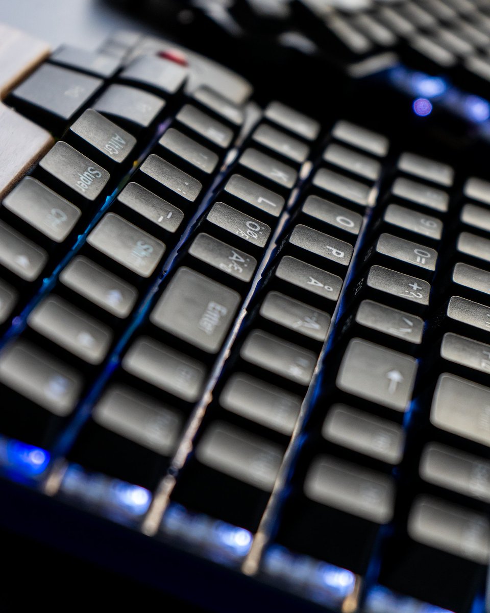 Ult. Hack. Keyboard tweet media