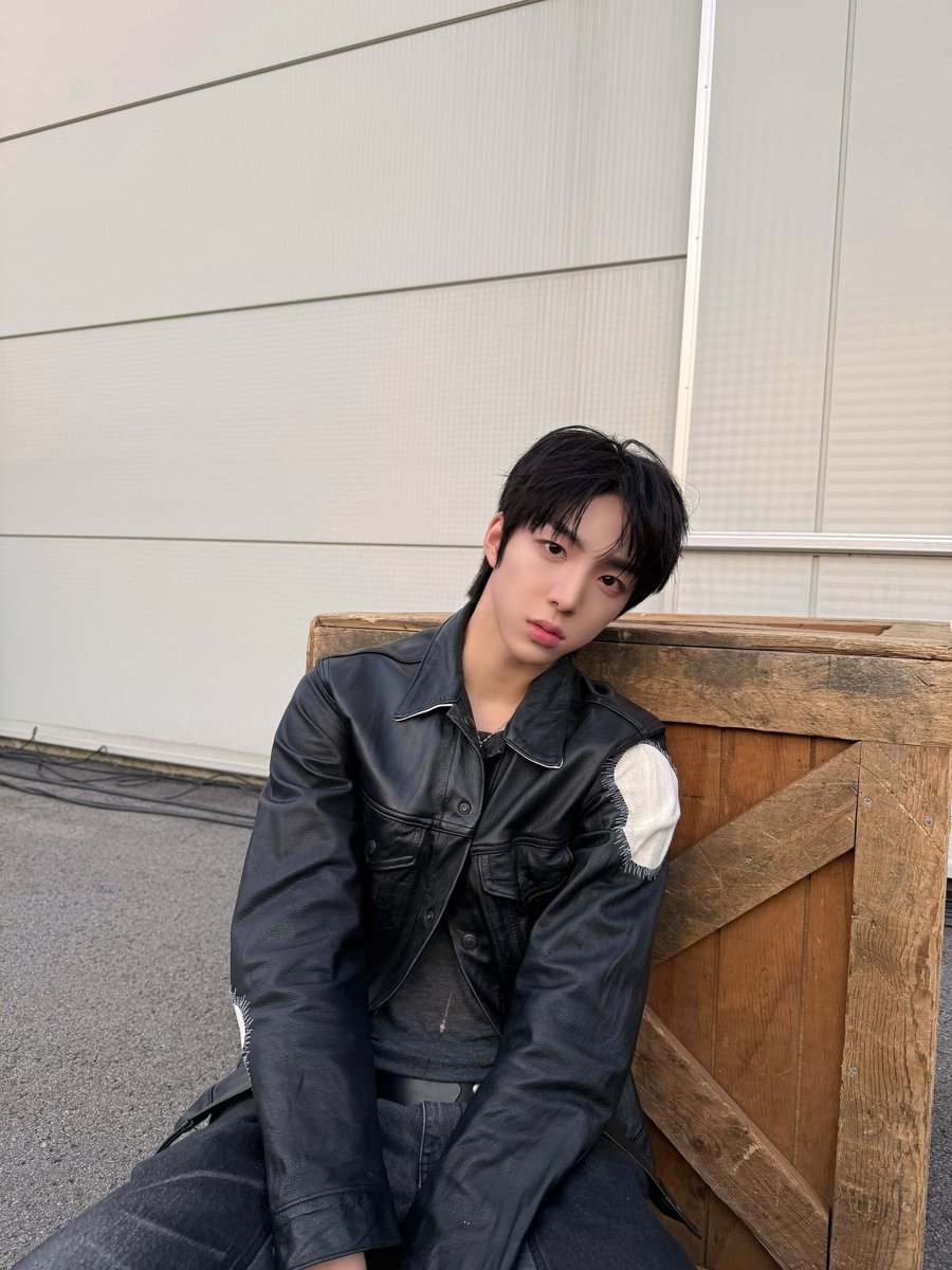 Junhyuk. tweet media