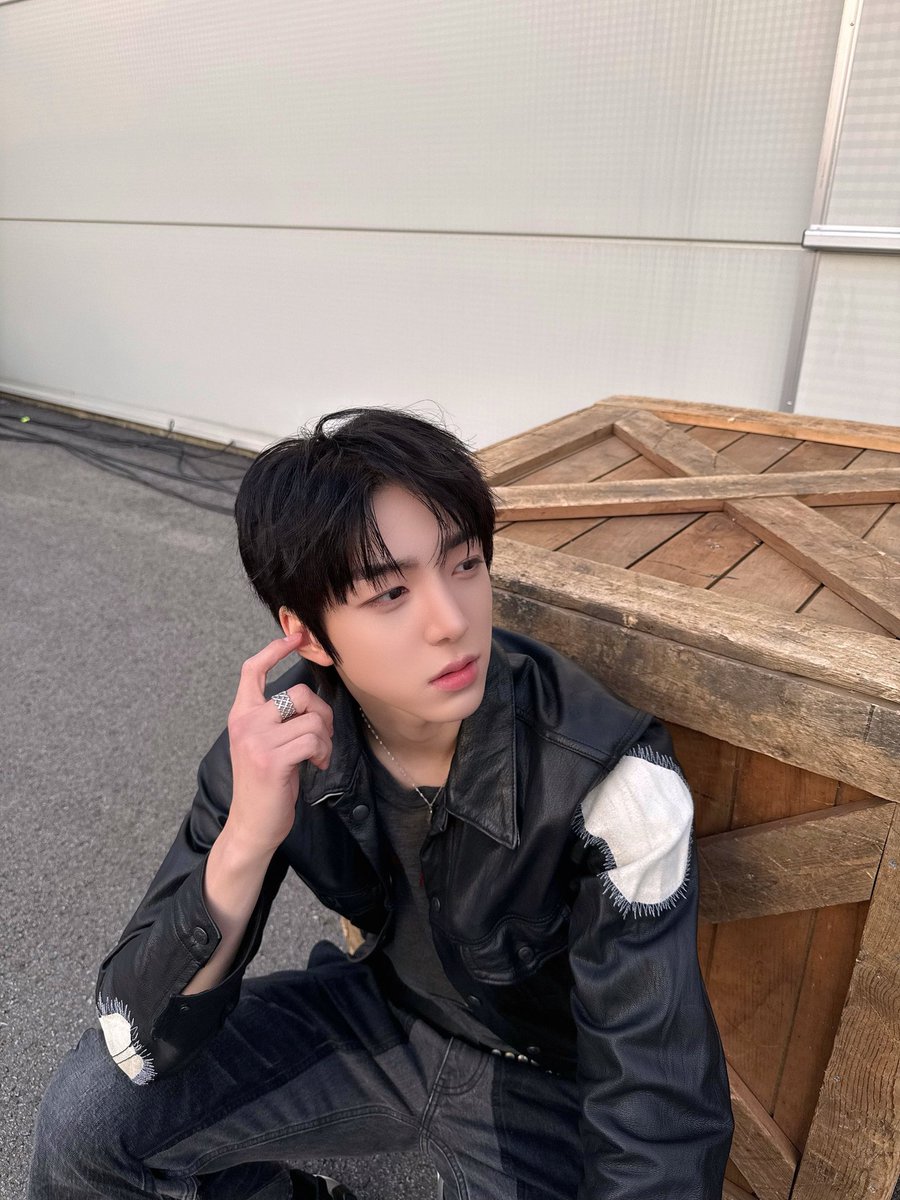 Junhyuk. tweet media