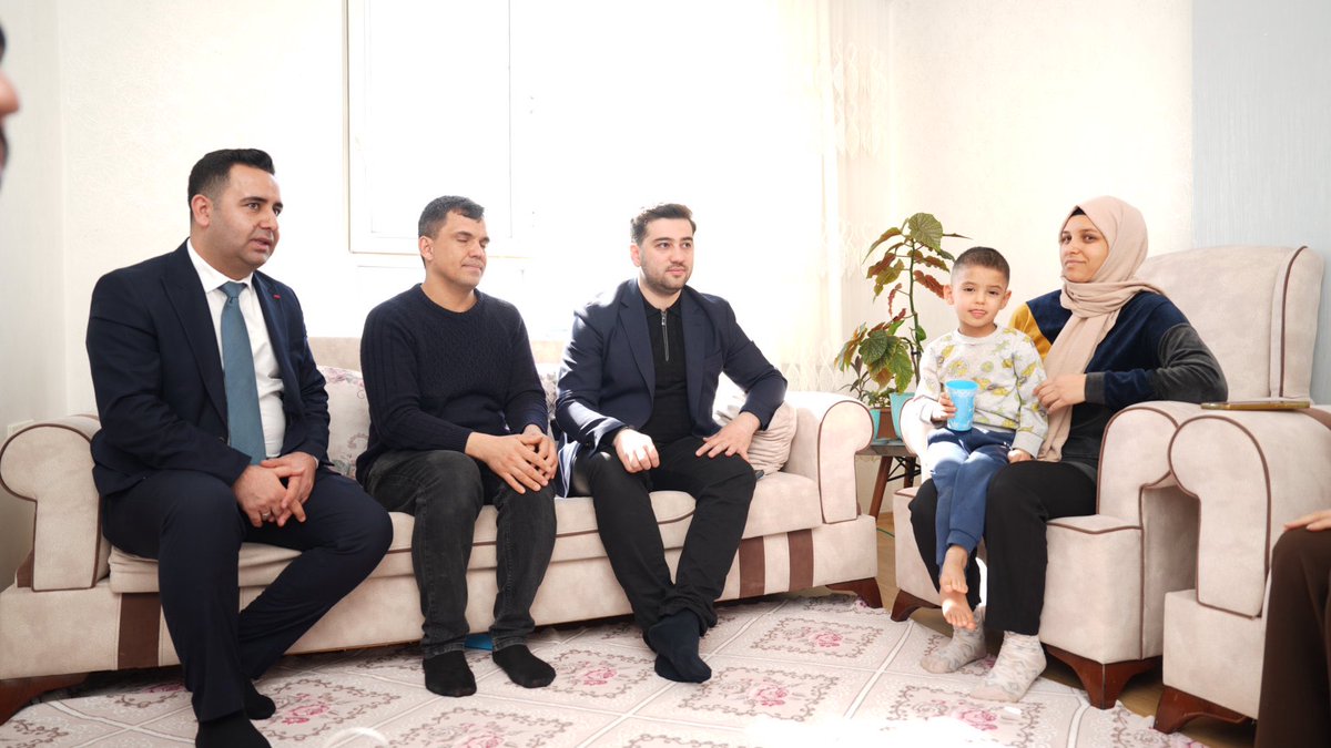 📍 Ertuğrulgazi Mahallesi

Ertuğrulgazi Mahallemizde kıymetli Sönmez ailemizi ziyaret ettik. 

Samimi duaları, sohbetleri ve misafirperverlikleri için kendilerine gönülden teşekkür ediyoruz.