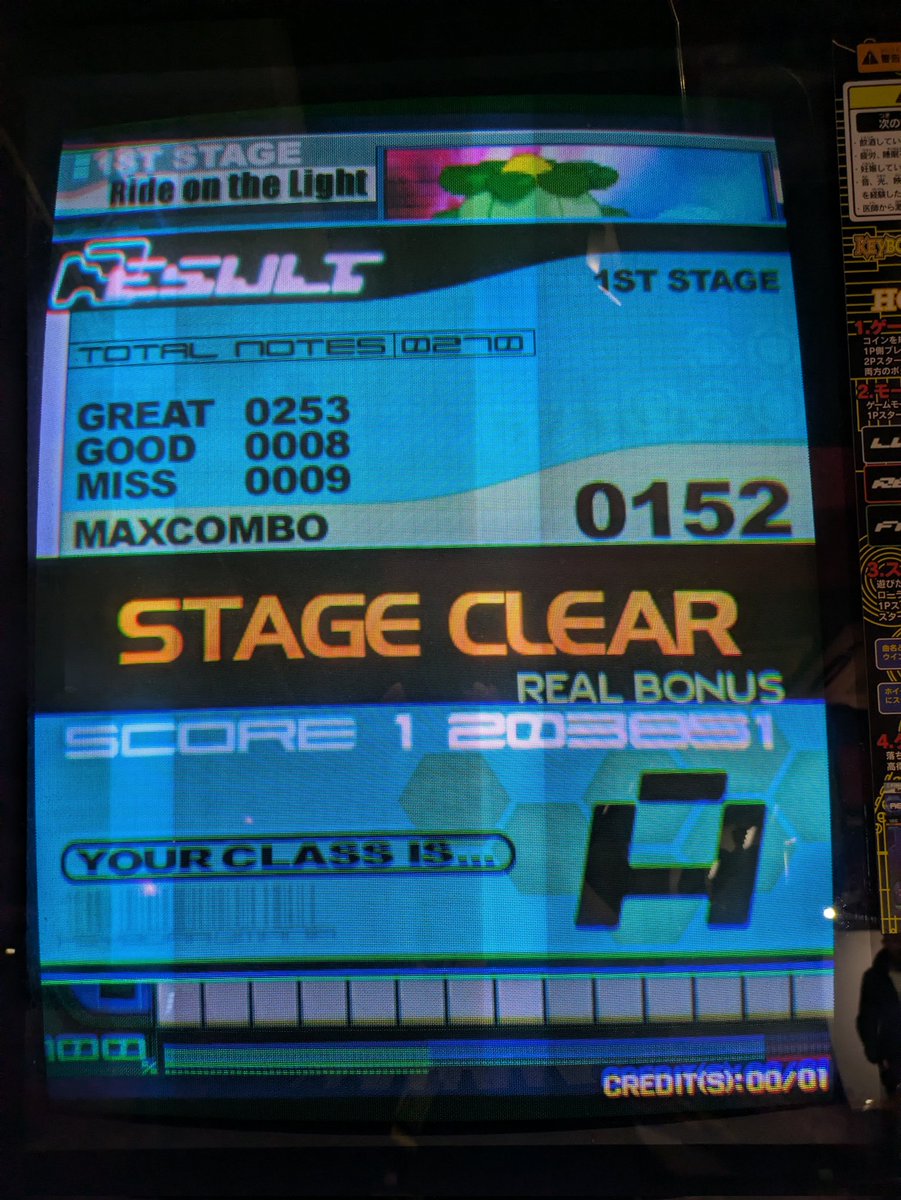 hakase_quiz's tweet photo. 秋葉原レトロジーでのキーボードマニアリザルトをポストします。5クレくらいプレイして適当にリザ撮ったものですが…。
Ride on the Light、だいぶgoodとmissが減って、Aが出ましたよ。
#RETROG #キーマニ https://t.co/WCjGA61JIA
