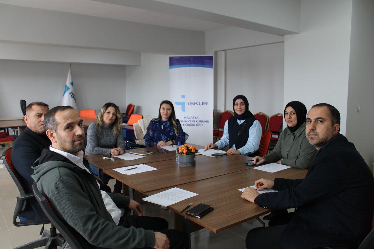 Malatya Çalışma İş Kurumu İl Müdürlüğü ile İl Milli Eğitim Müdürlüğü arasında düzenlenen Mesleki Bilgi Rehberlik Danışmanlık Alt Komisyon toplantısı gerçekleştirildi.
Toplantıda yıl içerisinde yürütülen faaliyetler değerlendirildi.