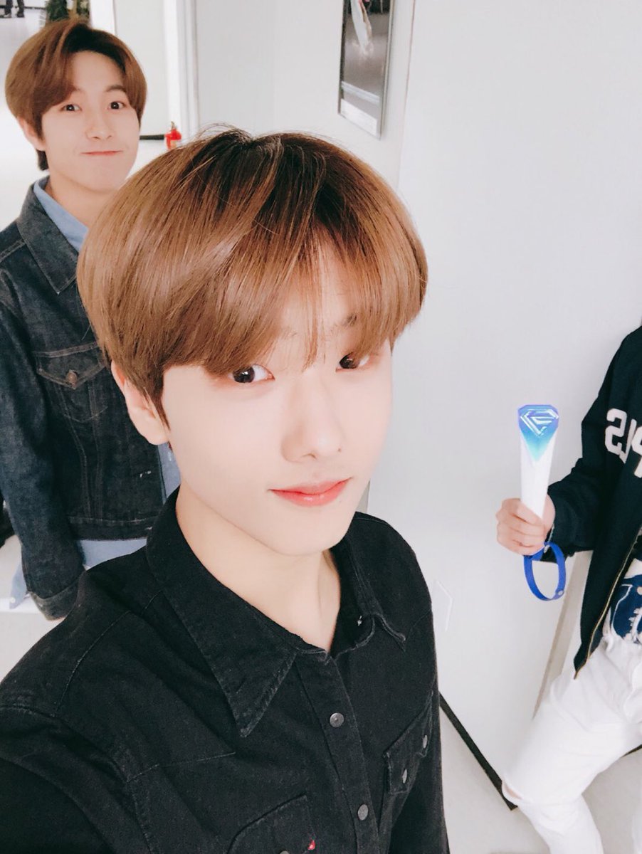 190302 NCT DREAM official twitter “ 슈퍼쇼💙💚” #런쥔 #renjun
