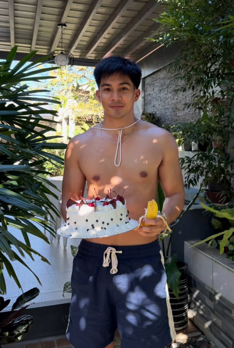 Mas masarap ka pa kesa SA cake. Happy Birthday. Ugh!!🥵🤤💪
Zach Guerrero