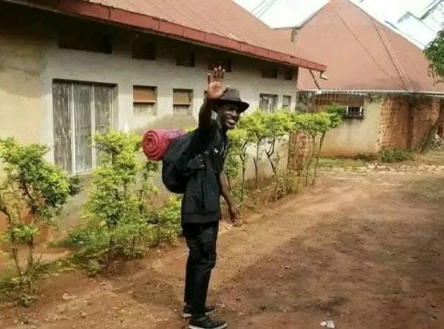 Maichagange's tweet photo. Mzee: Utaacha kubet au uondoke kwangu.

Me: 👋 https://t.co/Mr1gM9PwWG