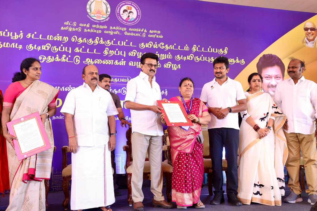 Udhaystalin's tweet photo. மாண்புமிகு முதலமைச்சர் @mkstalin அவர்கள், மயிலாப்பூர் குயில்தோப்பு பகுதியில் தமிழ்நாடு நகர்ப்புற வாழ்விட மேம்பாட்டு வாரியத்தின் மூலம் ரூ.65.02 கோடி மதிப்பில் கட்டப்பட்டுள்ள 216 குடியிருப்புகளை இன்று திறந்து வைத்தார்கள்.

நம் முதலமைச்சர் அவர்கள் வீடுகளை ஒதுக்கீடு செய்வதற்கான ஆணைகளை வழங்கிய போது, நாம் உடனிருந்து வாழ்த்தினோம். 

@thamoanbarasan @mylaivelu71 @ThamizhachiTh