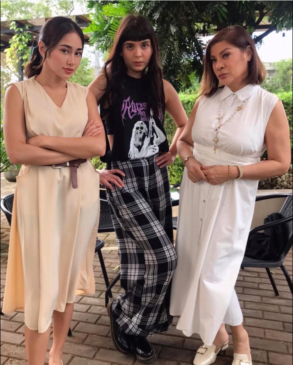 Mga  magagandang Dilag na may kanya kanyang tapang!

Handa na silang  painitin ang Inyong hapon 

#ApoySaDugoWorldPremiere
ApoySaDugo SISzlingWar
<a href="/encabattalionkb/">Encantadia Battalion</a>