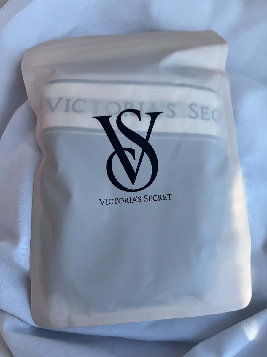cyrareeided's tweet photo. victoria’s secret logo panties
Size : S 
piece : 300 baht
#victoriasecret #VictoriasSecret #ส่งต่อvictoriasecret #ส่งต่อVictoria #ส่งต่อเสื้อผ้า #พรีจีน #พรีออเดอร์จีน https://t.co/H8a1TBK0kM